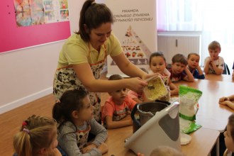 Warsztaty kulinarno - sensoryczne pt. 'Dzieciaki Zdrowo Smakują'