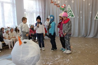 Przedstawienie zimowe i spotkanie ze św.  Mikołajem