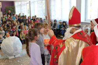 Przedstawienie zimowe i spotkanie ze św.  Mikołajem